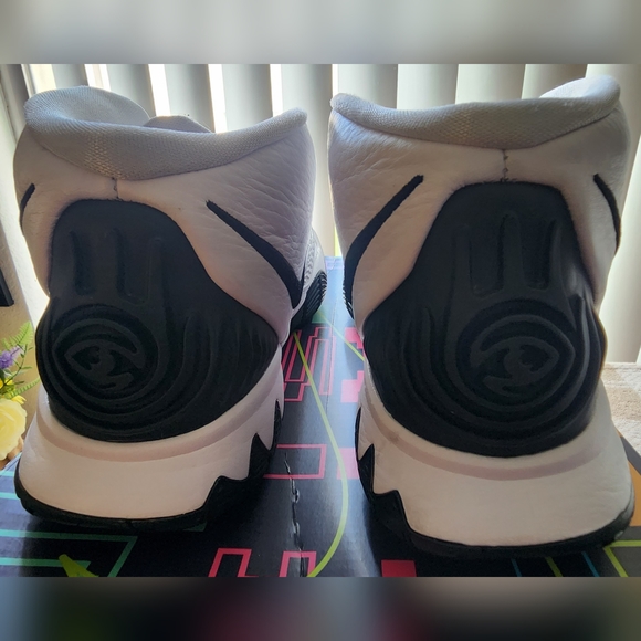 Nike Kyrie 6 'Oreo' 2020', Size 9.5, Color White/Blk-Pure Platinum - Picture 10 of 10